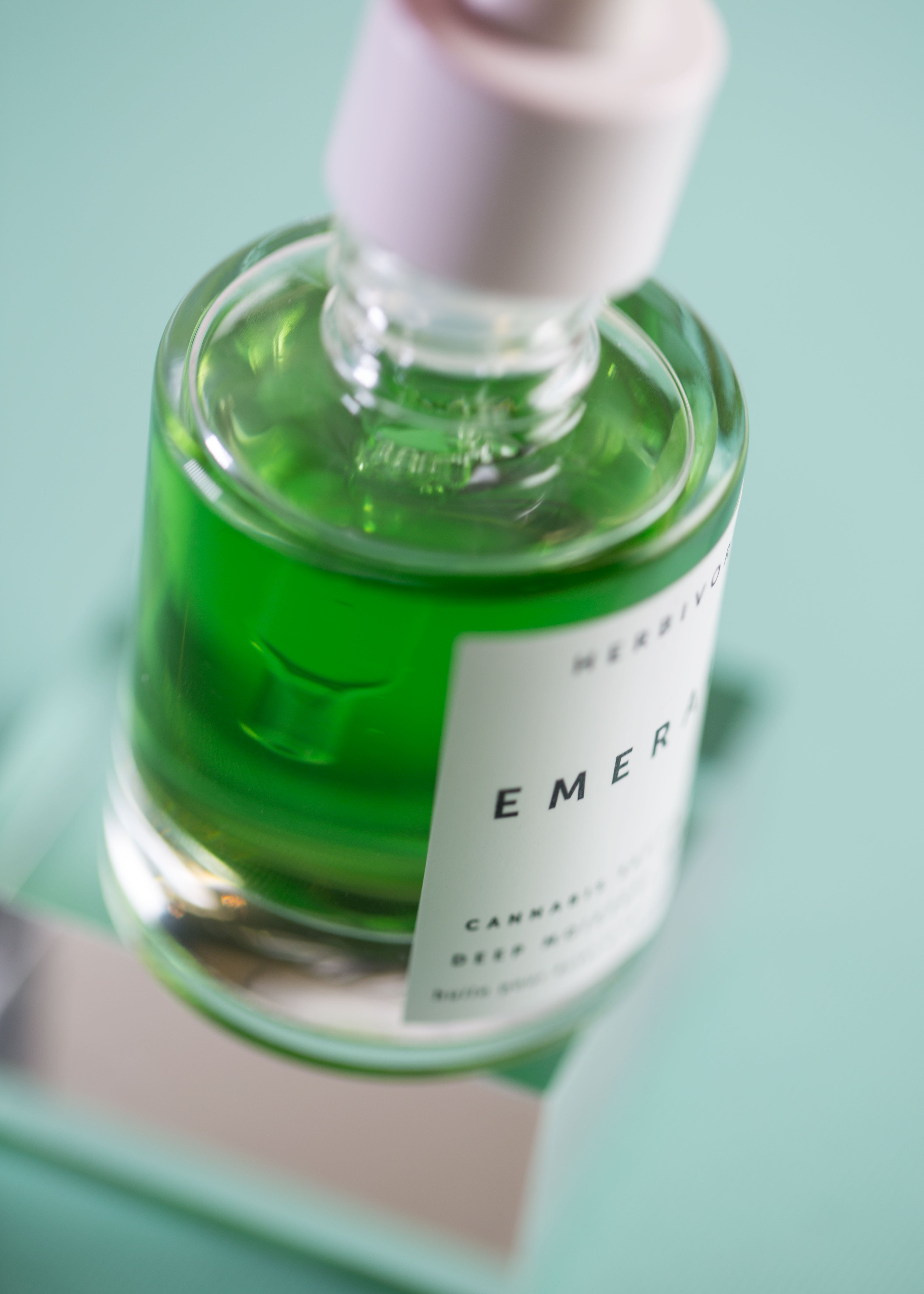 How to Use EMERALD Deep Moisture Glow Oil in Your Skincare Routine